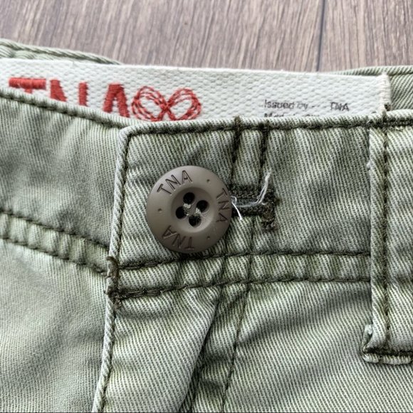 Aritzia TNA Cargo Utility Army Green Shorts Size 0 - Picture 7 of 15